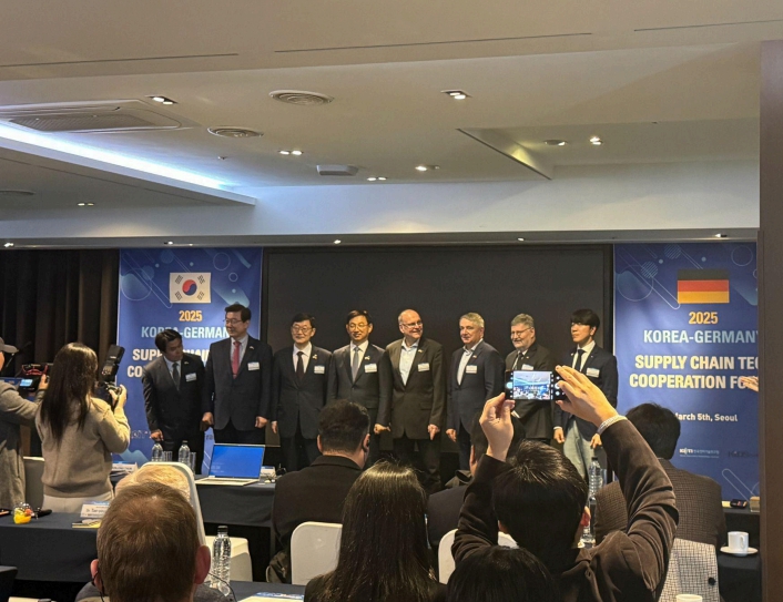 글로벌 공급망 기술협력 포럼 MC동시 통역